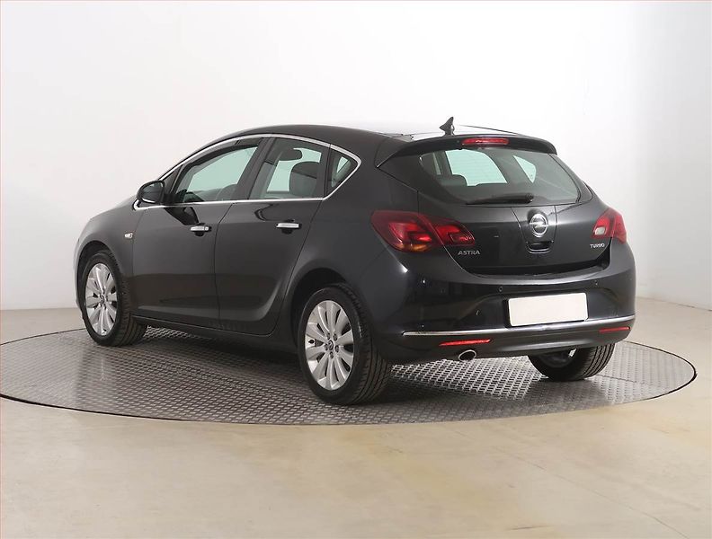 Opel Astra (2012) 1.4 T, Xenony, Tempomat - fotka 4 z 17
