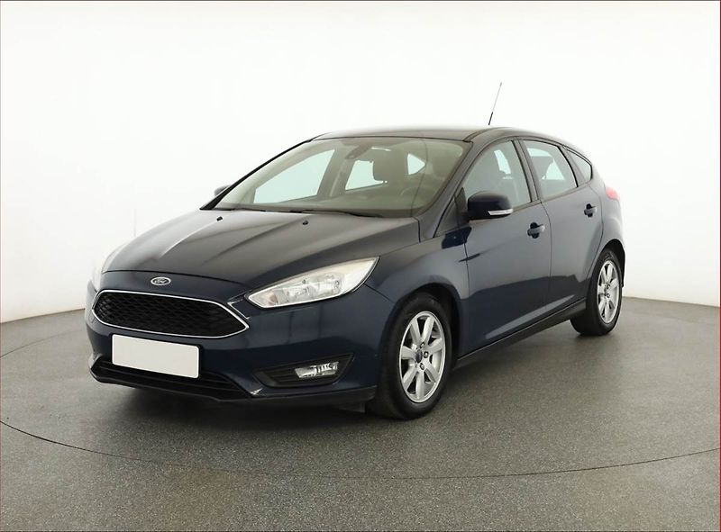 Ford Focus (2016) 1.0 EcoBoost, Tempomat - fotka 2 z 15