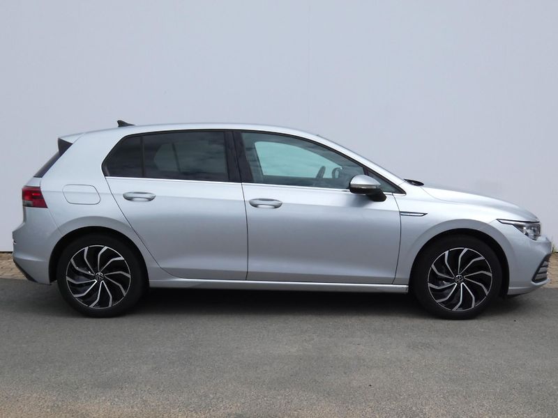 Volkswagen Golf (2021) Style 1,5 TSI 110KW - fotka 3 z 30