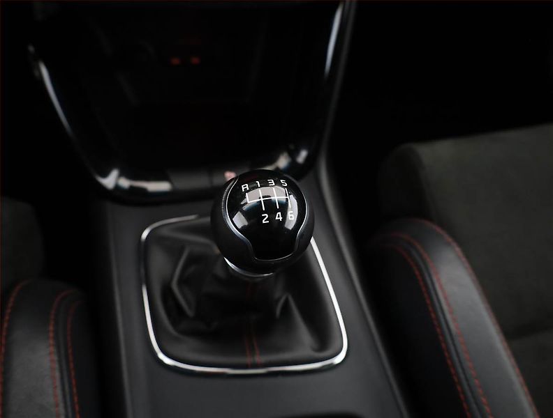 Kia Ceed (2014) 1.6 T-GDI GT, Kůže, Navi - fotka 13 z 21
