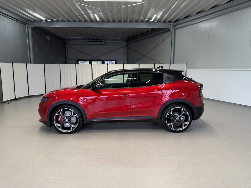 Alfa Romeo Junior (2024) Veloce 280 Elettrica 54 kWh - fotka 2 z 14