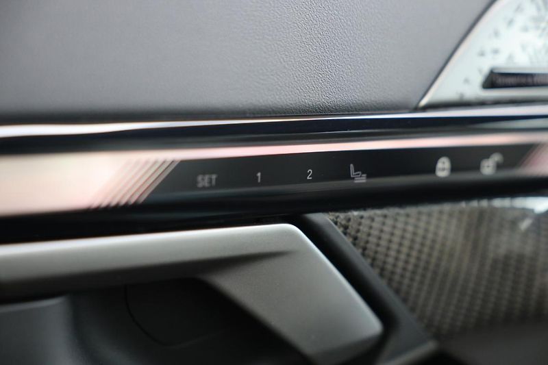 BMW Řada 5 540d xDrive Touring - fotka 13 z 18