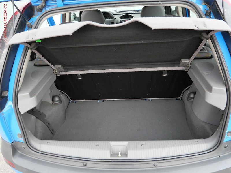 Opel Corsa (2001) 1.0i, ČR - fotka 7 z 13