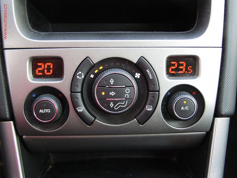 Peugeot 308 (2008) 1.6, autoAC, temp - fotka 13 z 15