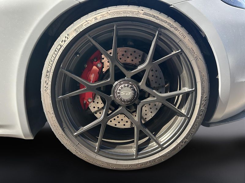 Porsche Cayman 718 GT4 RS - fotka 11 z 30
