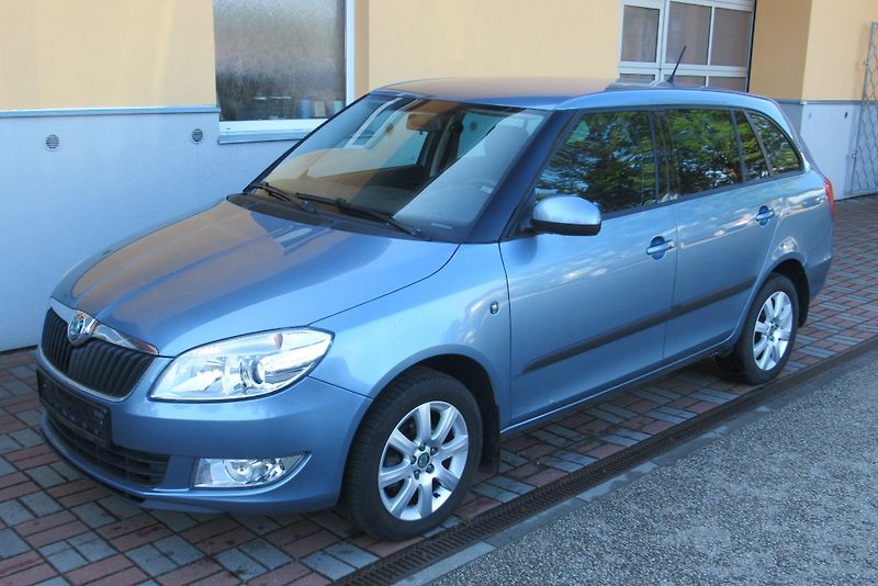 Škoda Fabia 1.2 TSi AUT. KLIMA TEMPOMAT - fotka 4 z 31