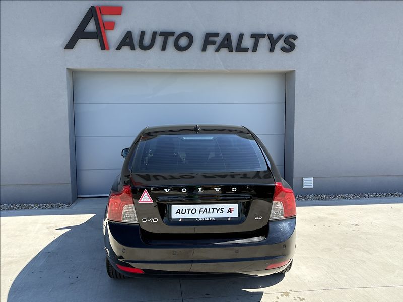 Volvo S40 2,0 i 107 KW MANUAL CZ - fotka 6 z 23