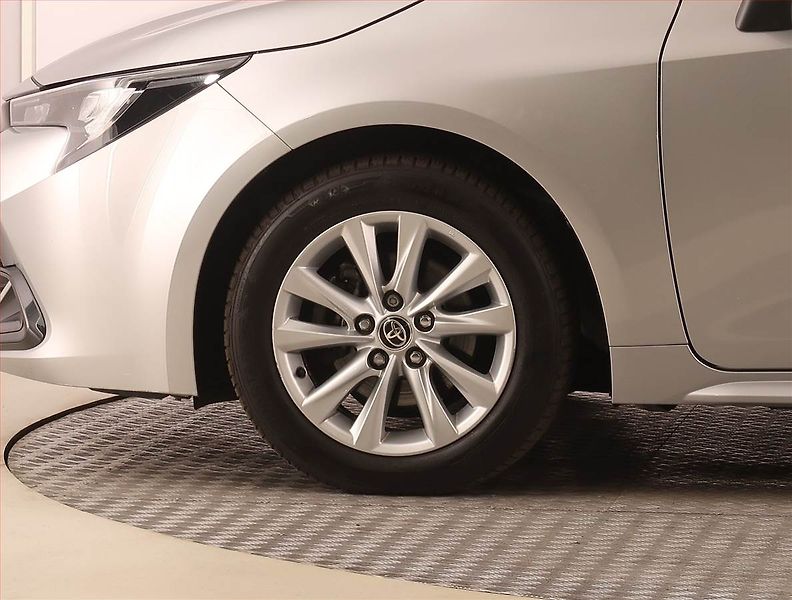 Toyota Corolla (2023) 1.8 Hybrid, digi klima - fotka 15 z 22