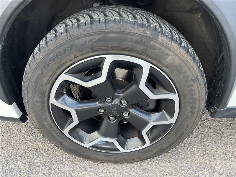 Subaru XV 2,0 D 4x4 108KW KAMERA SERVIS - fotka 39 z 44