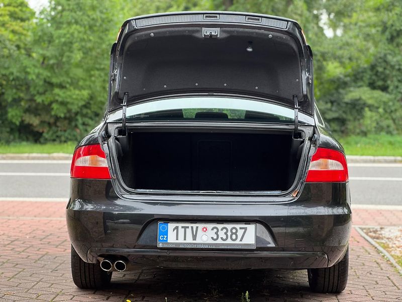 Škoda Superb 2.0TDi ČR čidla aut. klima  - fotka 30 z 31