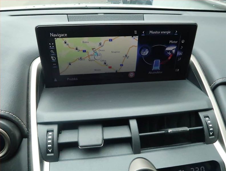 Lexus NX 300h (2021) 300h - fotka 20 z 21