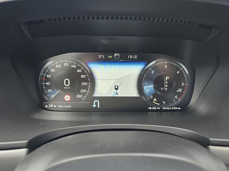 Volvo V90 D4 2,0 140kW 4x4 DPH MOMENTUM - fotka 27 z 45