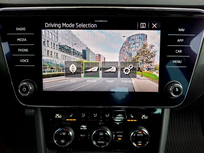 Škoda Superb (2021) Style Plus DSG 2,0TDi 110kW - fotka 28 z 35