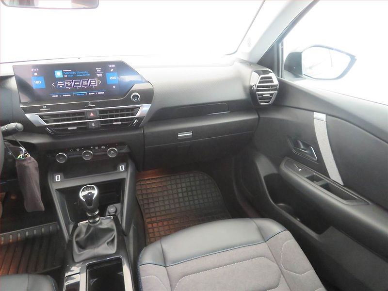 Citroën C4 (2022) Feel 1.2 PureTech, Serv.kniha - fotka 8 z 17