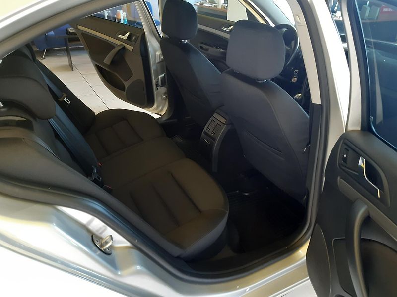 Škoda Octavia 1.6 MPI DIGIKLIMA vyhř.sedaky - fotka 18 z 22