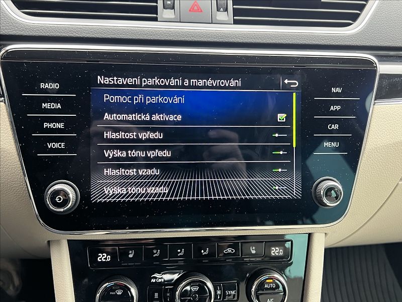 Škoda Superb 2,0 TDI 200HP L&K DSG 4X4 - fotka 32 z 40