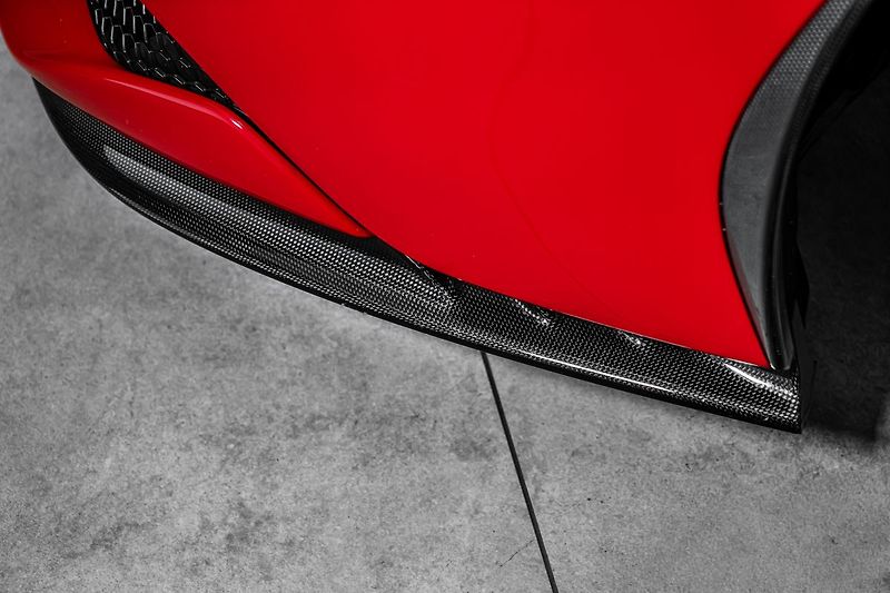 Ferrari SF90 Lift, karbon, metalíza - fotka 15 z 36