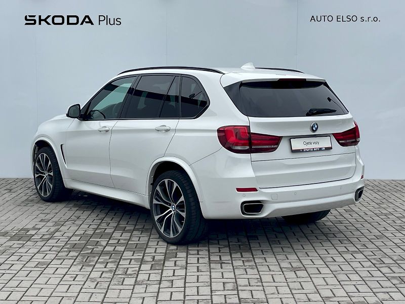 BMW X5 (2017) 3.0 / 230 kW xDrive 40d M-Pake - fotka 28 z 30