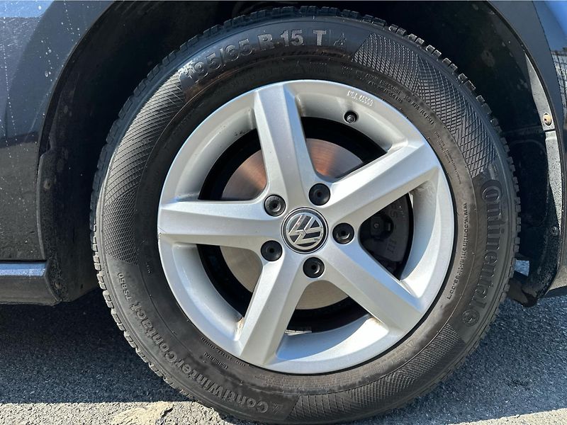 Volkswagen Golf Comfortline 1.6 TDI 77kW - fotka 16 z 21