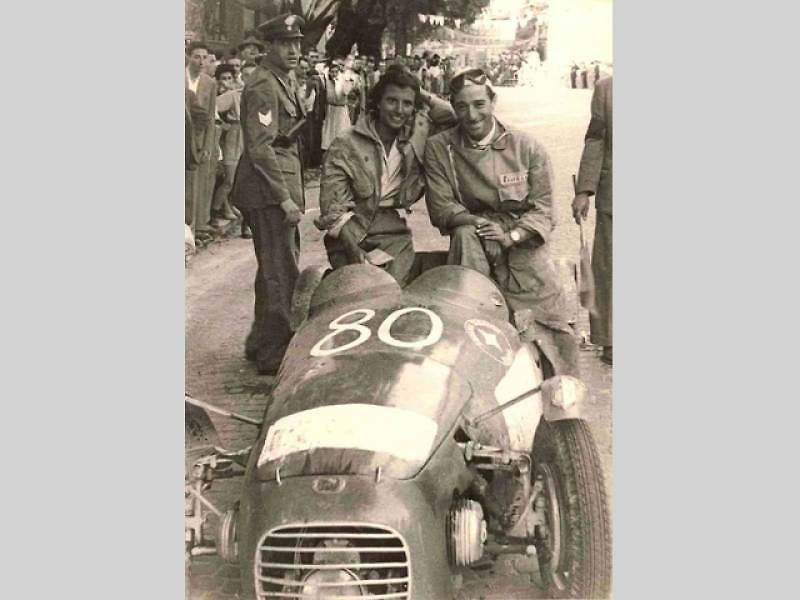 Maria Teresa de Filippis byla první ženou, která kdy řídila vůz Formule 1 při Grand Prix. Motoristický svět ji znal pod přezdívkou Pilotino.