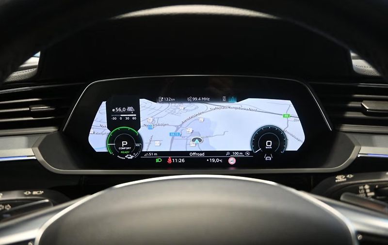 Audi Q8 e-tron 55 Q 360k Pano Tažné BLIS - fotka 27 z 27