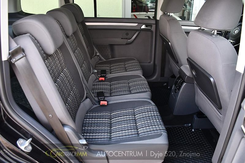 Volkswagen Touran 2.0TDi CROSS NAVI VÝHŘEV - fotka 20 z 48
