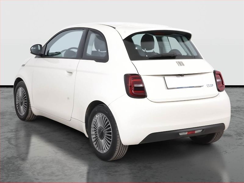 Fiat 500e (2023) 42 kWh, SoH 94% - fotka 4 z 18