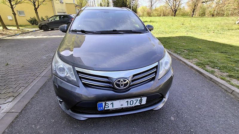 Toyota Avensis 1.8 VVT-I Rezervace - fotka 11 z 30