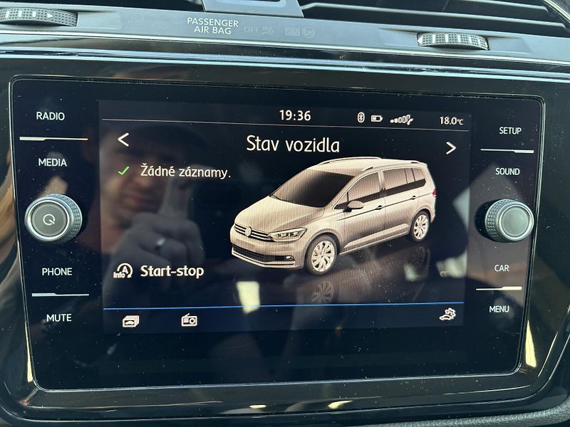 Volkswagen Touran (2018) 2.0 TDi Highline - fotka 14 z 16