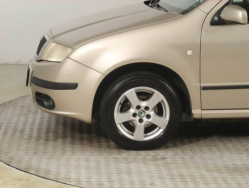 Škoda Fabia (2006) 1.2 12V, Serv.kniha, po STK - fotka 14 z 18
