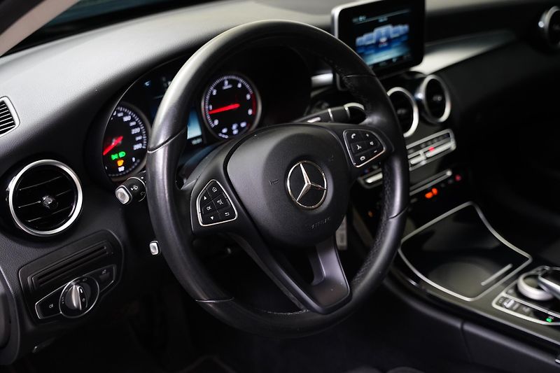 Mercedes-Benz Třídy C - fotka 14 z 26