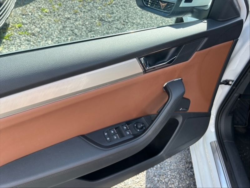 Škoda Superb 2,0 TDI 147 4x4 L&K Aut - fotka 11 z 11