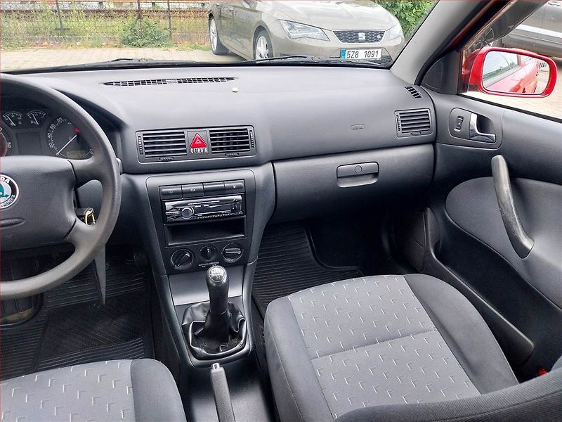 Škoda Octavia (2009) 1.9 TDI , Serv.kniha, nová STK - fotka 8 z 12