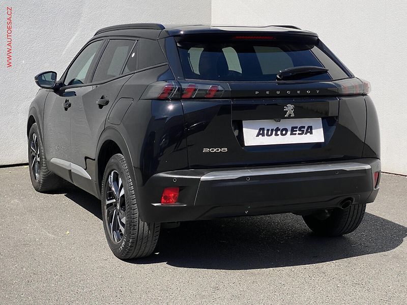 Peugeot 2008 (2021) 1.2PT, Allure - fotka 6 z 19