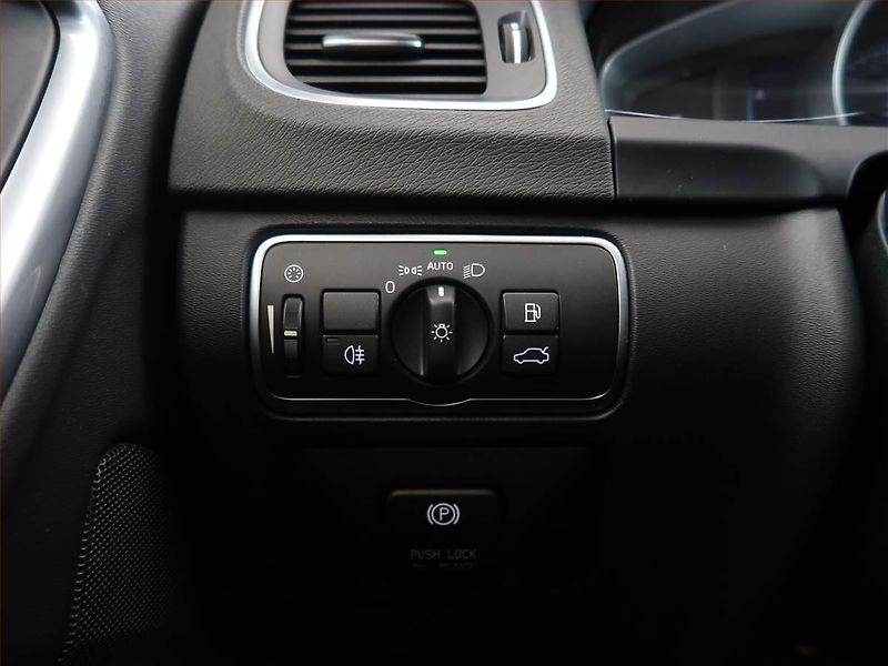 Volvo S60 (2014) D4 Polestar, Xenony, Tempomat - fotka 16 z 19