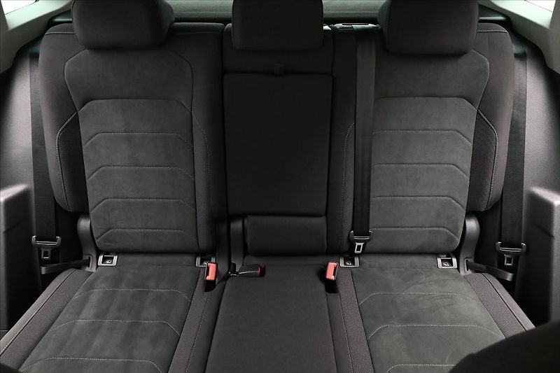 Volkswagen Tiguan 1,4 TSI eHybrid 110kW DSG Záru - fotka 29 z 33