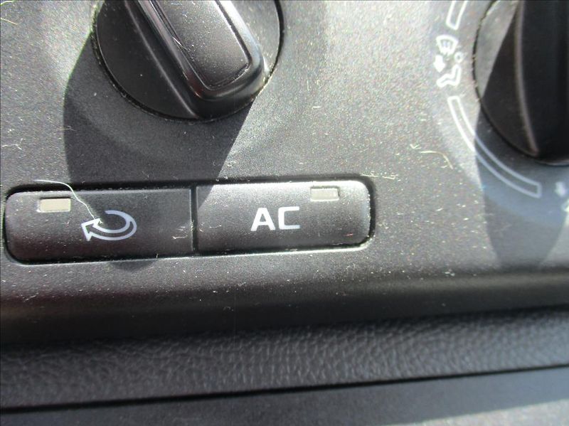 Škoda Fabia 1,2 TSi, klimatizace,serviska, - fotka 11 z 28