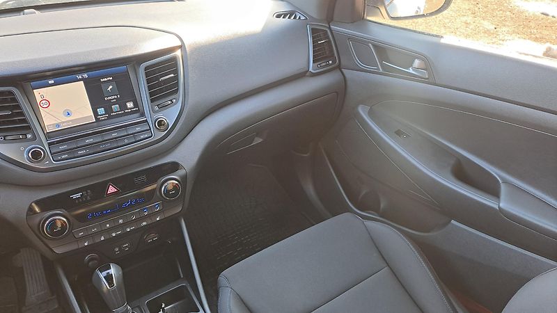 Hyundai Tucson 2.0 CRDI 4x4 Best of Czech - fotka 16 z 26