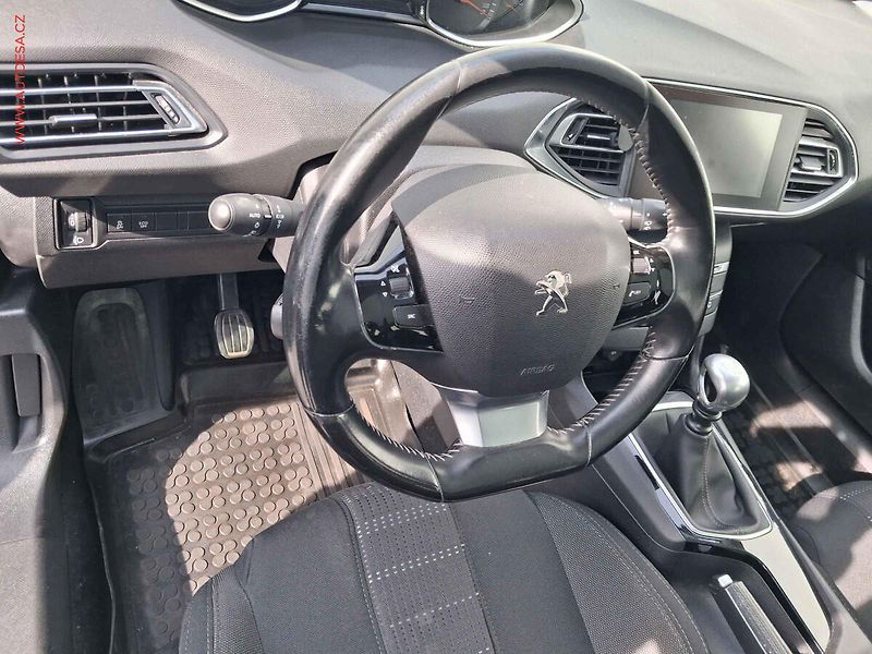 Peugeot 308 (2015) 1.6 HDi, 1.maj, AC, park - fotka 12 z 16