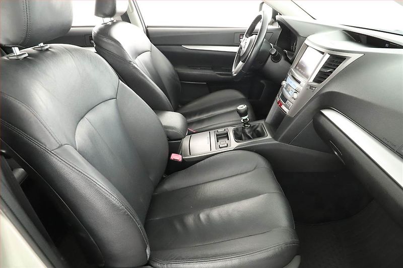 Subaru Outback (2013) 2.0 D, 4X4, Navi, Xenony - fotka 7 z 20