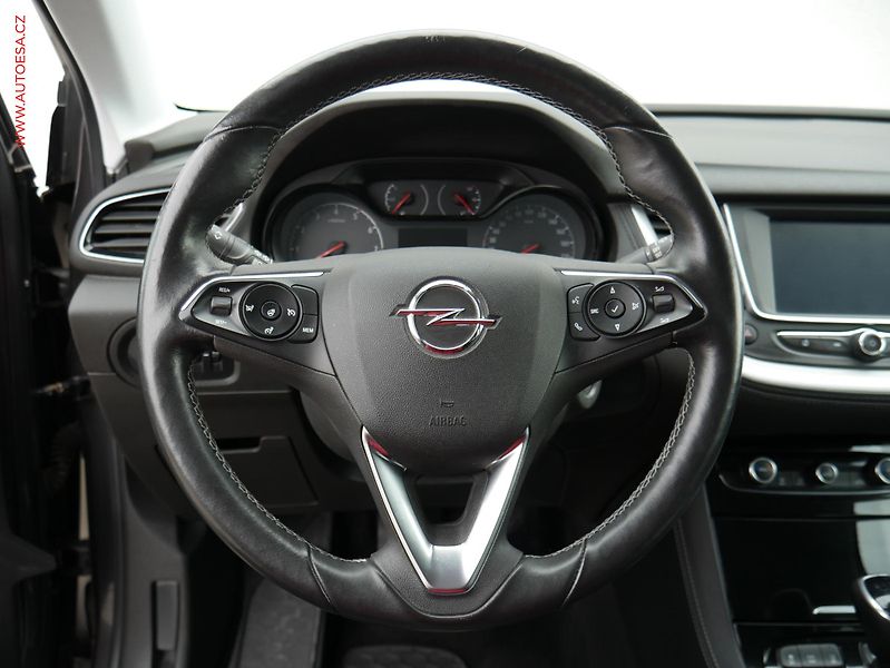 Opel Grandland X (2019) 1.2PT, 1.maj,ČR, navi, autoAC - fotka 16 z 17