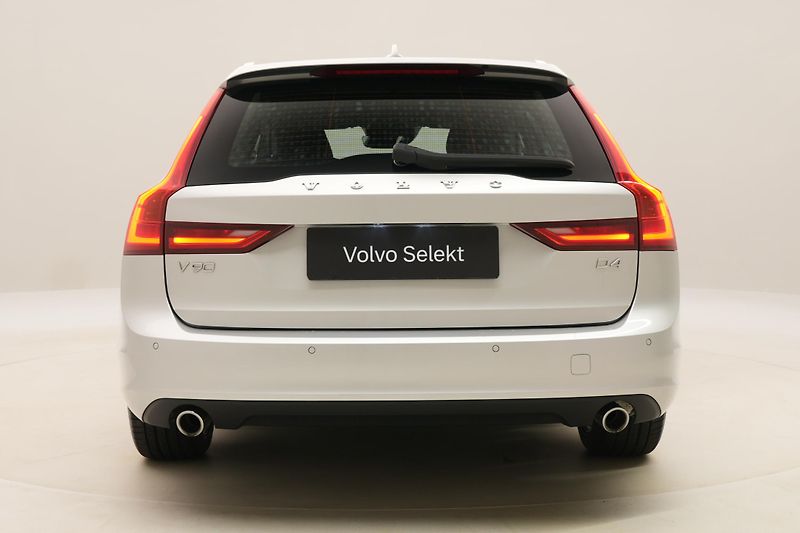 Volvo V90 D4 MOMENTUM AUT - fotka 12 z 39
