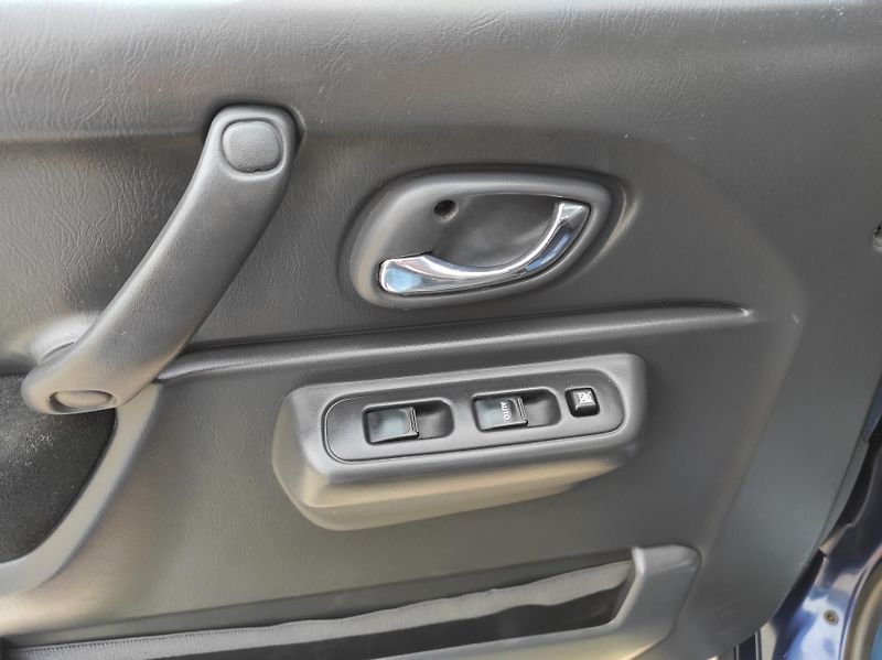 Suzuki Jimny 1,3i 62kW, 4x4, Tažné - fotka 21 z 32