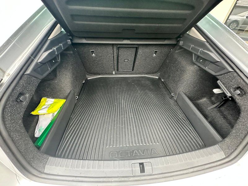 Škoda Octavia (2024) 1.5 TSI 110kW MHEV Top Selecti - fotka 22 z 24