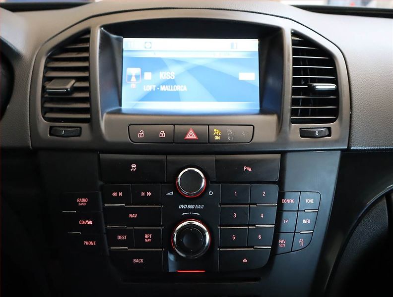 Opel Insignia (2009) 2.0 CDTI, Xenony, Tempomat - fotka 13 z 20