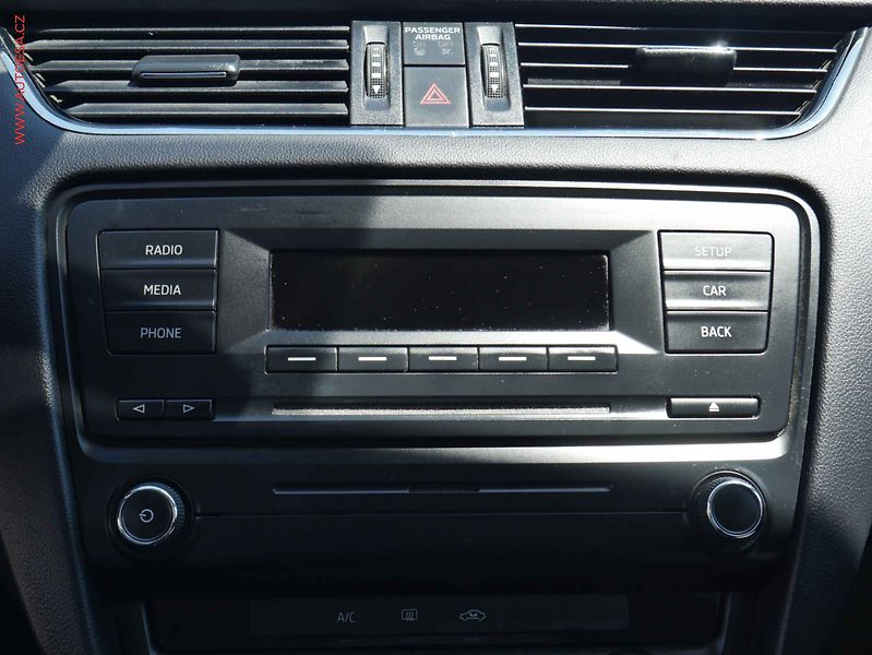 Škoda Octavia (2014) 1.6TDi, Ambition Fresh - fotka 11 z 19