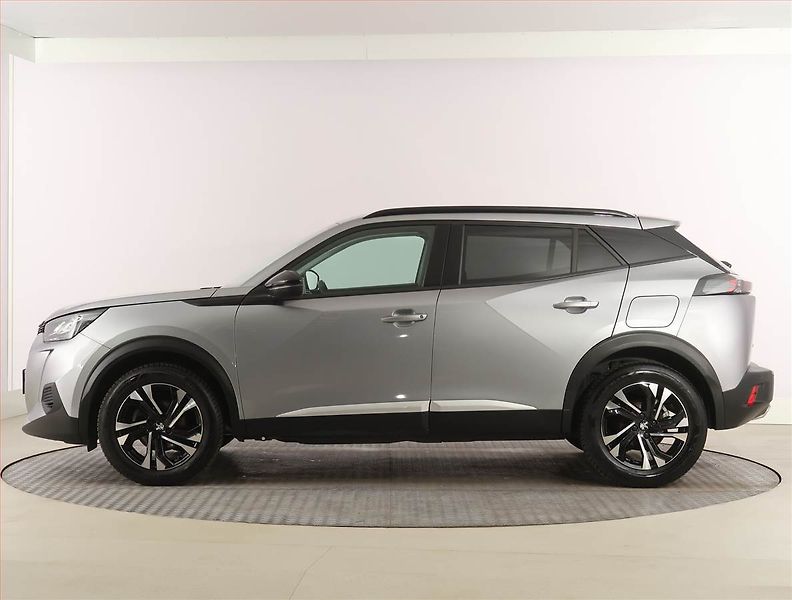 Peugeot 2008 (2022) Allure 1.2 PureTech, Automat - fotka 3 z 25