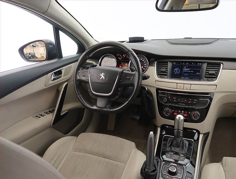 Peugeot 508 (2011) 2.0 HDi, Automat, Navi, Xenony - fotka 7 z 23