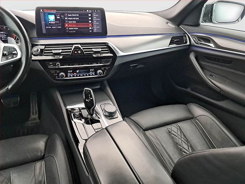 BMW Řada 5 (2021) 540d xDrive - fotka 8 z 16