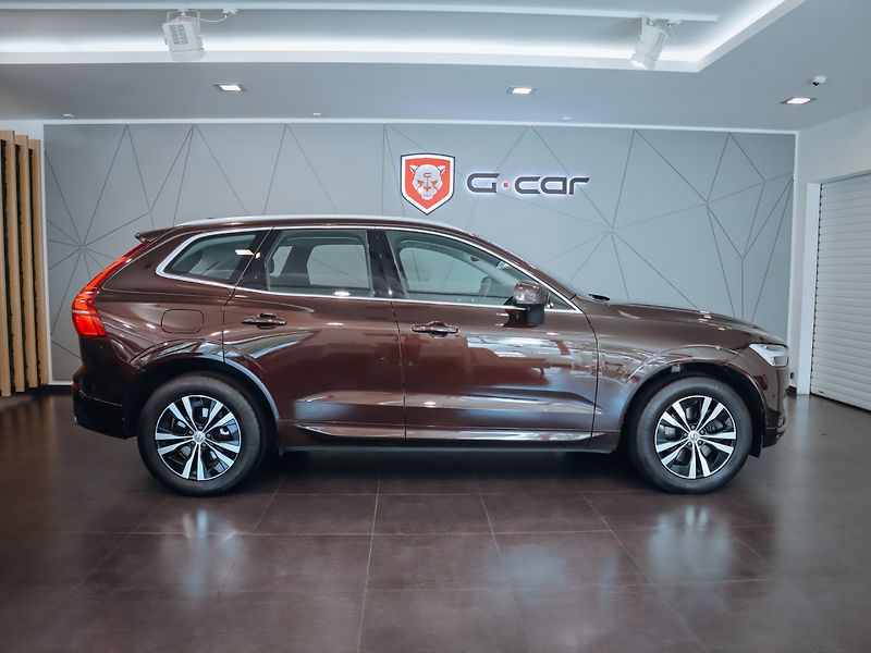 Volvo XC60 B4 AWD Momentum Pro - fotka 4 z 28